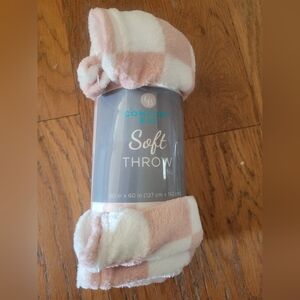 Comfort Bay Soft Throw Blanket in Pink and White Buffalo Check